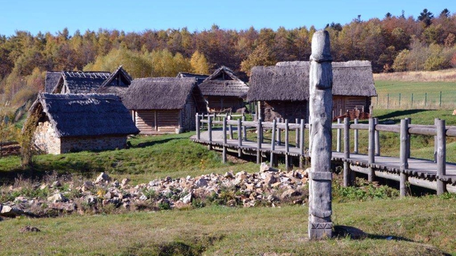 Osada Średniowieczna w Hucie Szklanej pod Świętym Krzyżem