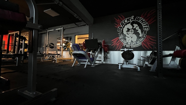 Uczniowski Klub Sportowy "BLACK & WHITE" ELITE OLDSCHOOL GYM