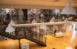 Absurdalna Noc Bibliotek w Ostrowcu. Nocne czytanie też jest fajne