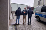 27-latek z Ostrowca odpowie za rozbój, pobicie, kradzież i uszkodzenie mienia