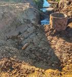 Kunowscy policjanci zabezpieczają miejsce ujawnienia niewybuchu