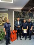 Prezydent Miasta Ostrowca Świętokrzyskiego przekazał policji gadżety profilaktyczne