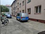 Dwa ciała znalezione na osiedlu Skarpa w Ostrowcu. Na miejscu jest policja
