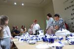 "Ludzie z fabryki porcelany" w Częstocicach. Relacja z wernisażu w Pałacu Wielopolskich - Muzeum Historyczno - Archeologiczne w Ostrowcu Świętokrzyskim