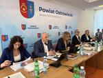 Absolutorium dla zarządu powiatu. Klub PiS wstrzymał się od głosu