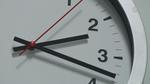 Zmiana czasu 2025: cofamy zegarki - wpływ na zdrowie i propozycja czasu letniego