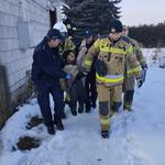 Kobieta w niebezpiecznych warunkach. Pomogli dzielnicowi