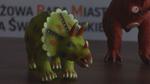 Daj Dinozaura: 350 figurek z Ostrowca trafi do dzieci w Gambii
