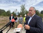 Wykonawca wszedł na plac budowy nowych terenów inwestycyjnych w Ostrowcu