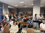 Kibice publikują oświadczenie. Prezes zwołuje konferencję i stanowczo podkreśla, że kibice są od kibicowania, a nie od rządzenia